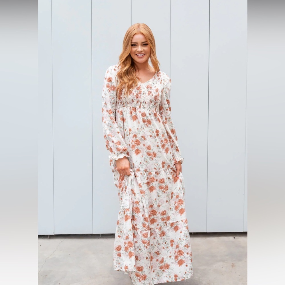 September Modest
Maxi in Vintage Rose Dress